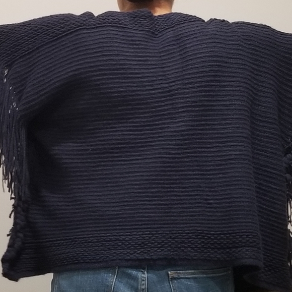 M - Poncho - Picture 5 of 5